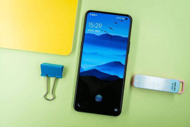 细节决定成败,iQOO 3支持5G六频段,随时随地都可轻松连接5G网络