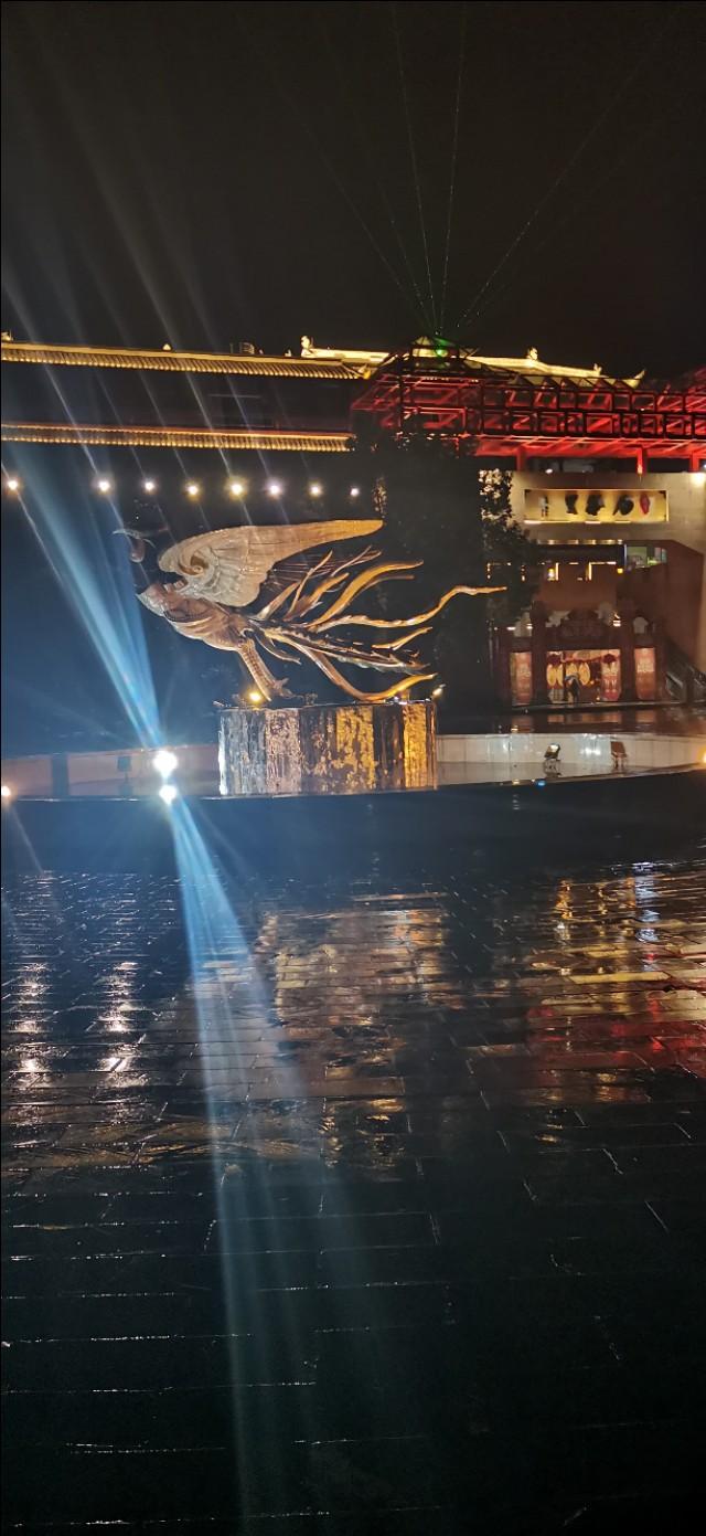 带您了解,湖南四座历史文化名城之一的凤凰古城里