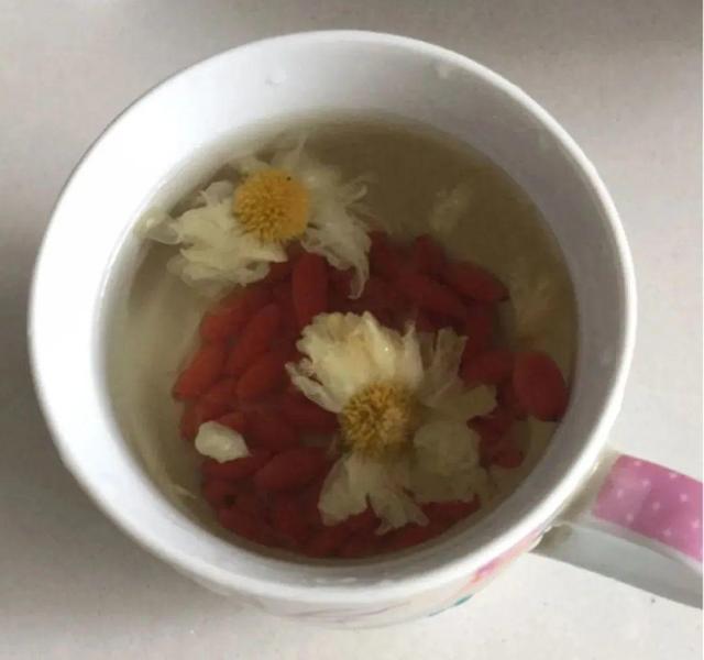 家里养盆枸杞,满树挂满红果子,泡茶煮粥特养生