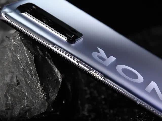 荣耀开始爆发!麒麟990+90Hz曲面屏,50倍变焦比华为更便宜