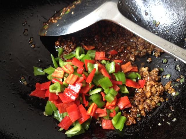 夏天遇见这菜我从不讲价,2斤炒一锅,保护血管,香软下饭塞豆腐