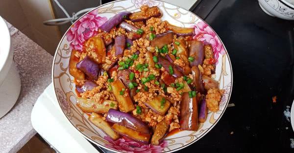 夏天遇见这菜我从不讲价,2斤炒一锅,保护血管,香软下饭塞豆腐
