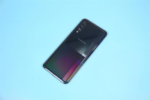 顶级三星开始清仓?骁龙855+8G跌成小米价,网友:终于等到了!