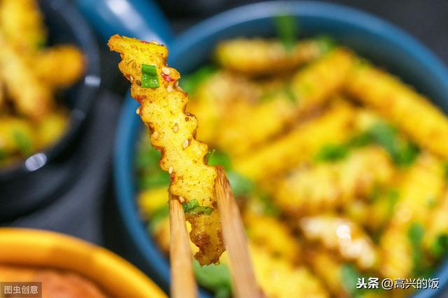 土豆新吃法:在家做街边狼牙土豆,入口微辣,口感爽脆弹牙