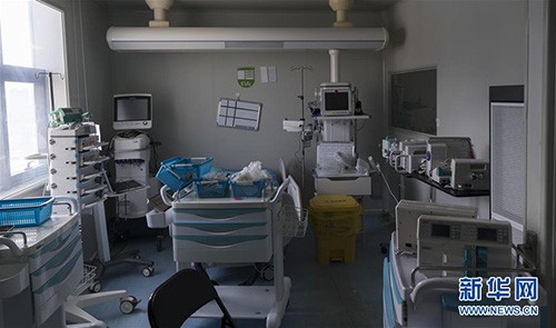  这是武汉市肺科医院重症监护室里闲置的各种医疗设备（4月15日摄）。 新华社 图