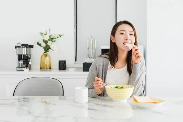 还在挨饿减肥?试试这6种方法,吃饱又能瘦!