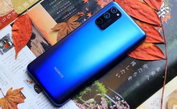 荣耀彻底发飙!麒麟990+4000万三摄+4100毫安,目前已跌至3248元