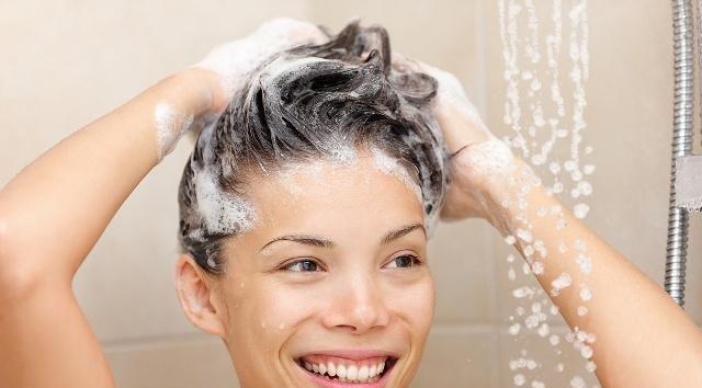 早上洗发和晚上洗发，哪个更健康？多久洗一次才合适？
