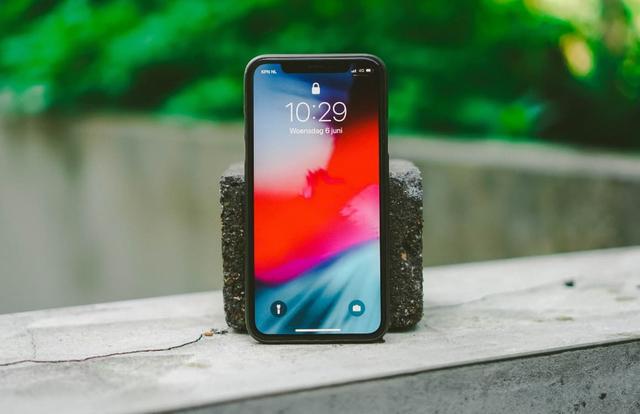 库克扛不住了!A12仿生+iOS 12+1200万双摄,从8699元跌至3960元