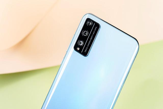 荣耀play 4Tpro相比Redmi Note8pro贵了100元，值得入手吗？