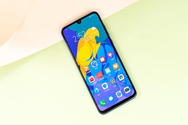 荣耀play 4Tpro相比Redmi Note8pro贵了100元，值得入手吗？