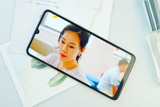 准备花1500元,外观好看+运行流畅,这三款手机很值