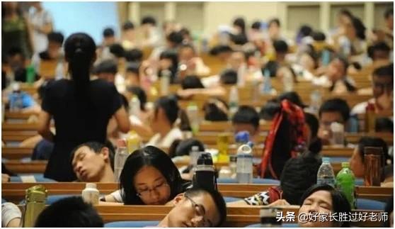 叫不醒的大学生，睡不够的中学生！颠倒教育时间，何时还给孩子？