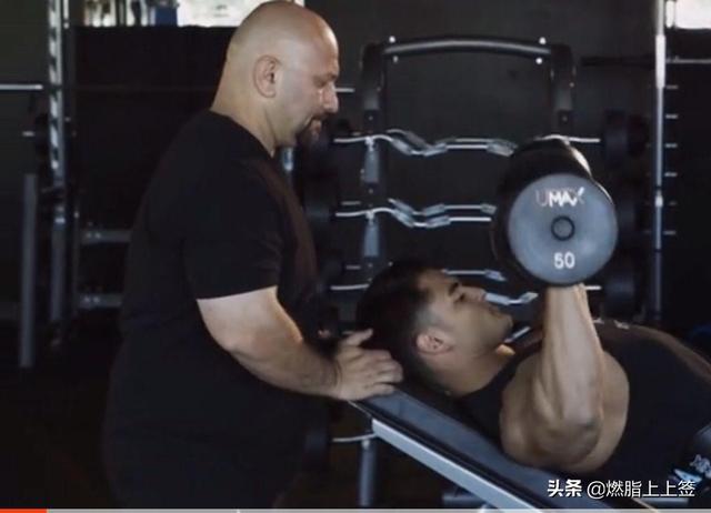 4个增长肌肉最快的动作,帮你有效增肌,快速成为肌肉男