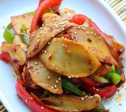 美食优选:黑木耳炒鸡蛋、鱼香豆角、豆干回锅肉、干煸蘑菇