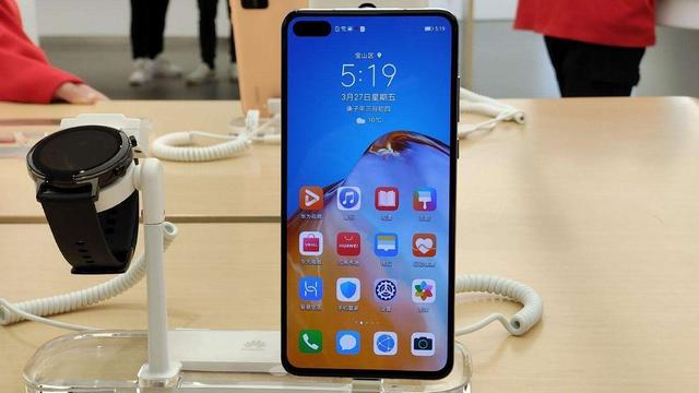 都是8G+128G,小米10售价3999元,华为P40凭什么贵500元?