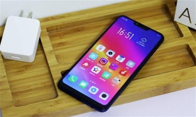 小米真香机，699起5000毫安3D四曲面512G拓展，对标荣耀oppo