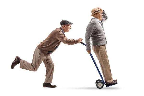 低血糖会带给人体哪些危害?提醒:日常老年人吃什么可预防低血糖