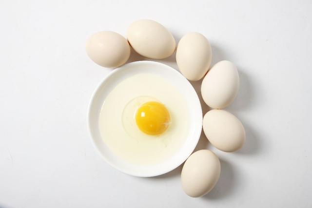高血脂人群不能吃蛋黄，对血脂不利？了解3点常识，你会有答案的