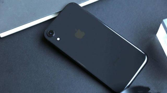 “iPhone 9”发布，这款苹果老机型降价2600，全面屏才是真香机