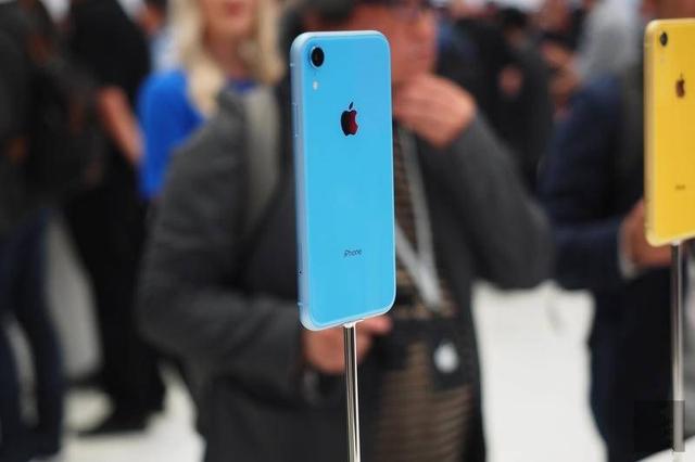 “iPhone 9”发布，这款苹果老机型降价2600，全面屏才是真香机
