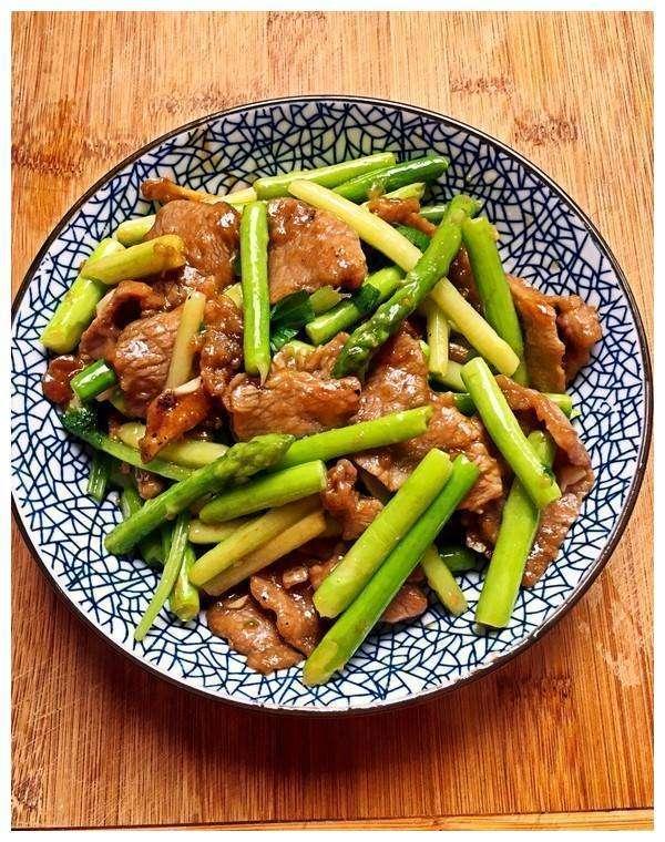 夏季时令蔬菜:冬吃萝卜夏吃姜。在对的时间,吃对的蔬菜