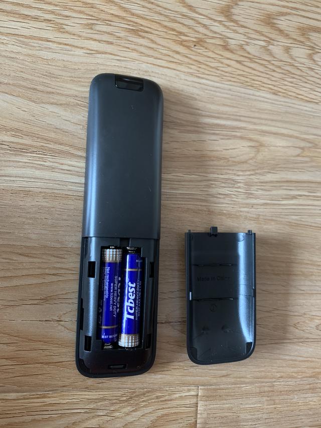 美的扫拖地机器人,用遥控器操作的智能家居更适合老人?