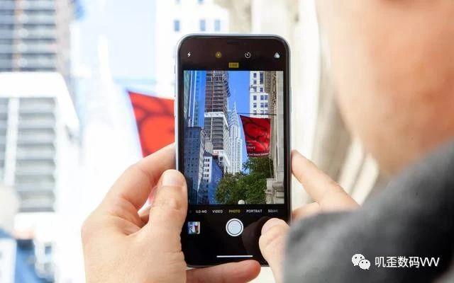 从6499跌至3899,从高端市场跌到中端市场,iOS13+6.1英寸!