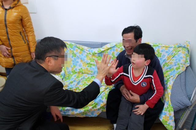 担心自己不会教育好孩子?做到这三点,教育出的孩子不会太差