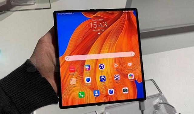 华为MateXs全国首碎,屏幕一分二几乎报废,天价维修费真心修不起