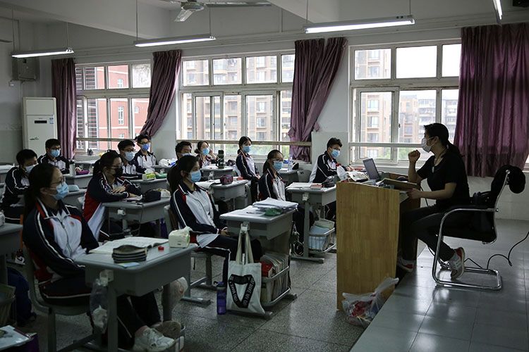每间教室内的学生不超过30名。
