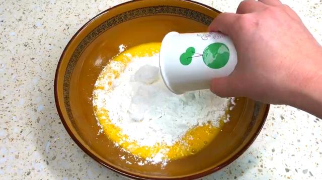没烤箱,没打蛋器,没秤,详细解说水蒸蛋糕做法,比买的还好吃