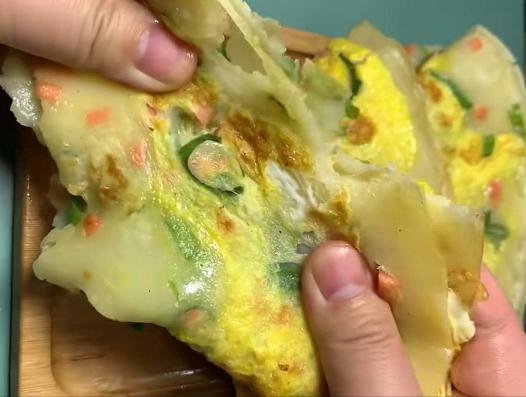 孩子最“馋”这鸡蛋饼早餐,5分钟上桌,营养好消化,就是吃不够