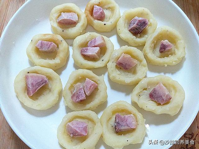 土豆别总炒土豆丝,教你个新吃法,不油炸,出锅连吃8个不过瘾