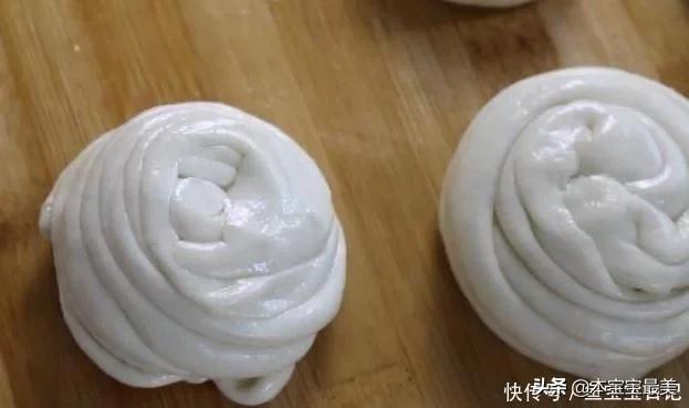 买了20年手抓饼,才知道做法这么简单,1分钟学会,2块钱做一大锅