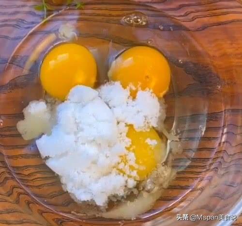 3个鸡蛋1碗面粉,不用烤箱也能做面包,比买的还暄软,孩子最爱吃