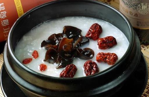 打喷嚏、流鼻涕、起红疹?过敏季来袭,试试这6款中药食疗方