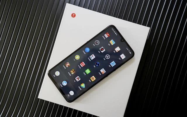 跌至2299元“清仓价”,128G+4800万四摄,被大家忽视的旗舰