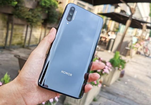 麒麟810+4800万+128G储存跌至1398元,这才是真香千元机