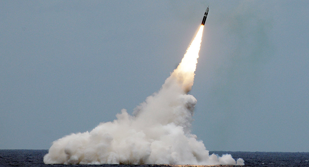 美海军“俄亥俄”级弹道导弹核潜艇发射“三叉戟”2-D5导弹