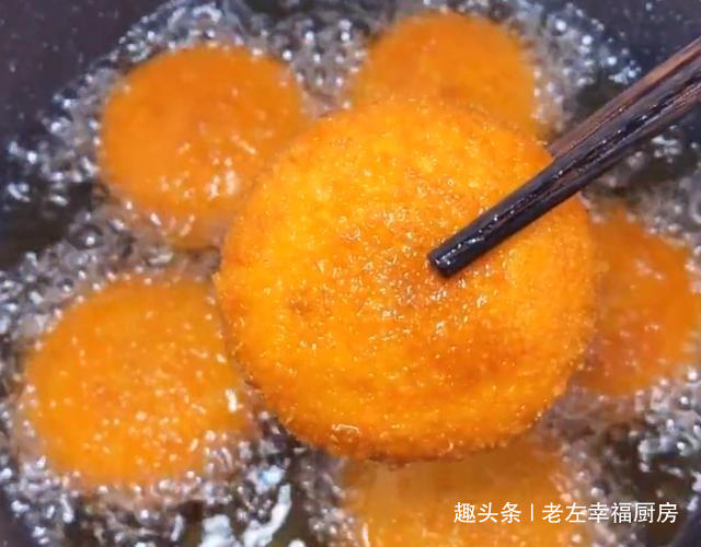 金黄诱人的南瓜糯米饼做法，注意这几个细节一次成功，香甜软糯