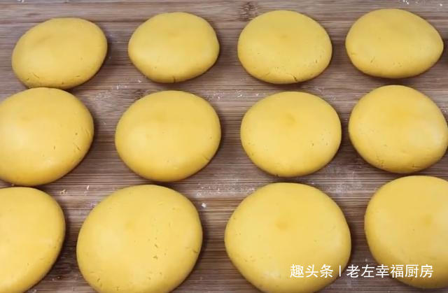 金黄诱人的南瓜糯米饼做法，注意这几个细节一次成功，香甜软糯
