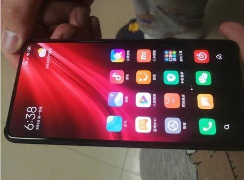 128GB+多功能NFC,AMOLED极界全面屏,后置三摄