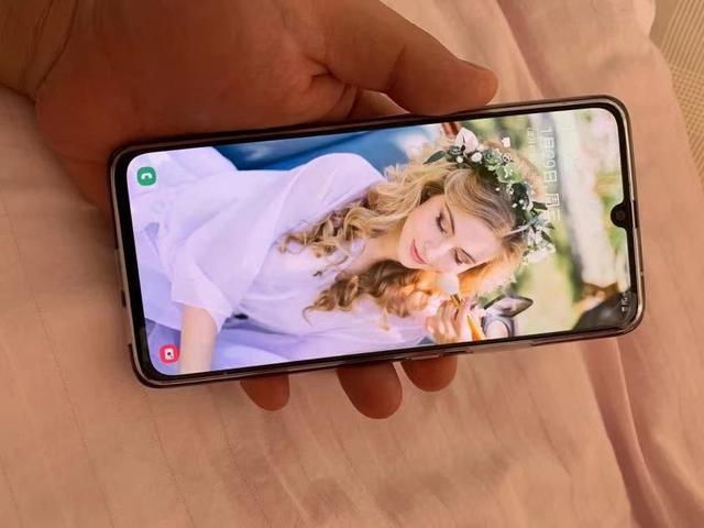 从4499跌至2899,三星5G+4500mAh,网友:终于等到了