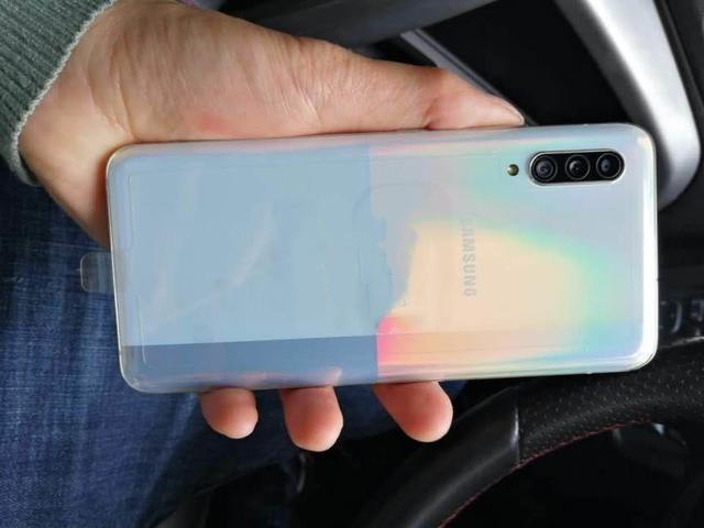 从4499跌至2899,三星5G+4500mAh,网友:终于等到了