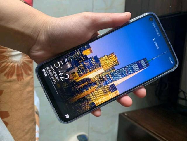 从2199跌至1489,四摄+8GB+128GB,华为千元手机