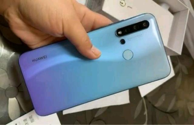 从2199跌至1489,四摄+8GB+128GB,华为千元手机