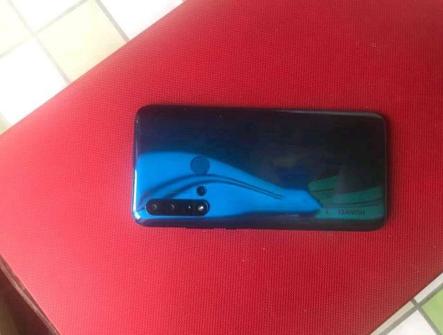 从2199跌至1489,四摄+8GB+128GB,华为千元手机