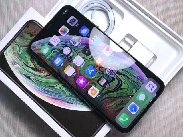 从9599跌至5599,苹果A12+iPhone大屏,库克妥协了