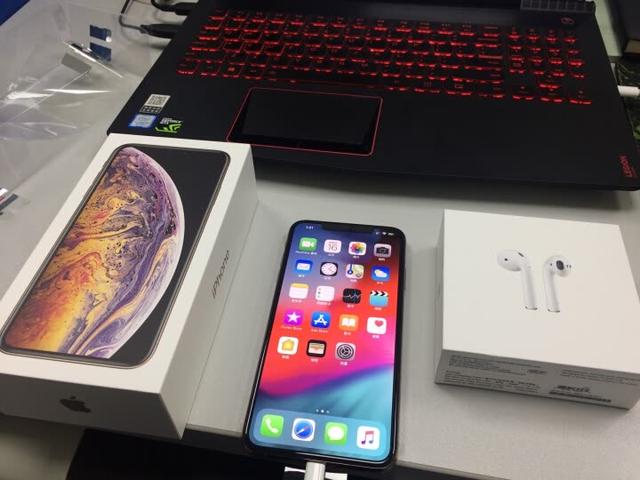 从9599跌至5599,苹果A12+iPhone大屏,库克妥协了